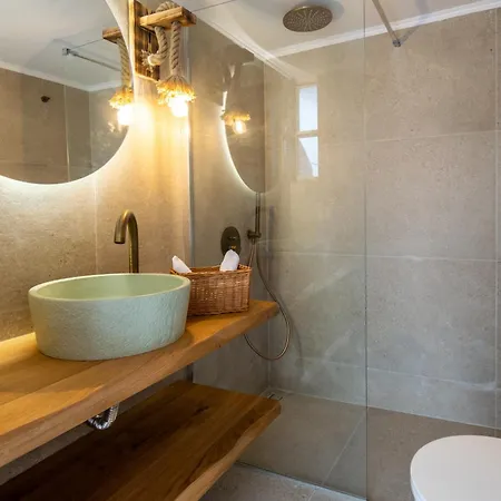 Malum Sunset View Tripití